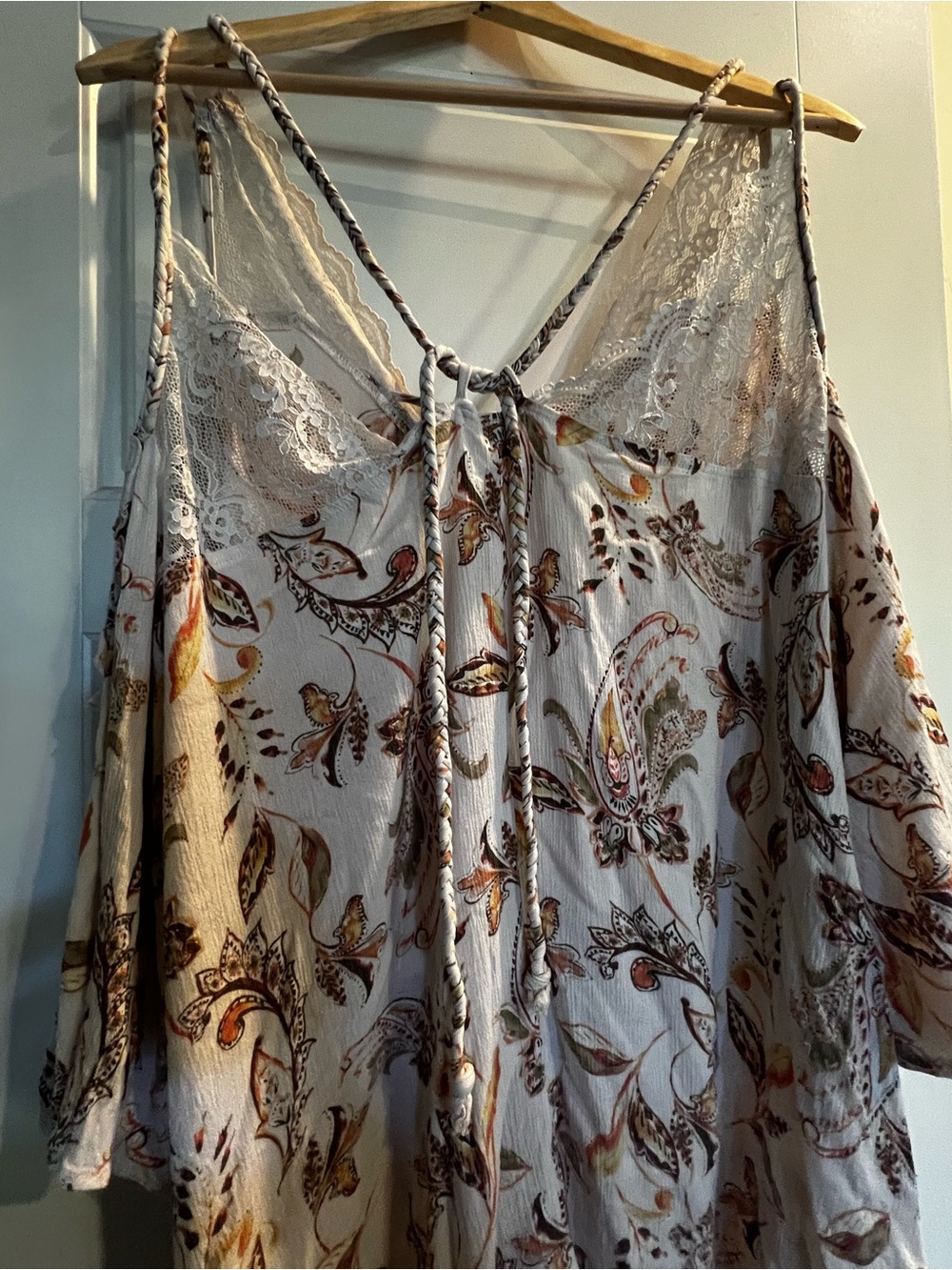 Free People Boho Paisley Cold Shoulder Lace Blouse | Large EUC Hi Low Flowy - Picture 3 of 7